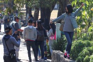 Baguio City prohibits PDA of couples in parks