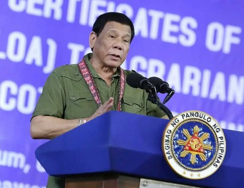 Duterte Decides to Fire 64 Customs Officials and Employees For Corruption