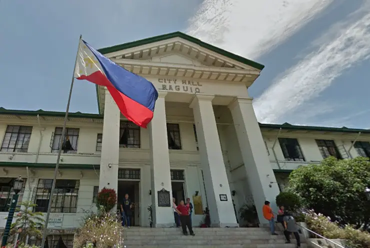 Baguio City Hall (Baguio LGU) prohibits gadget usage while walking