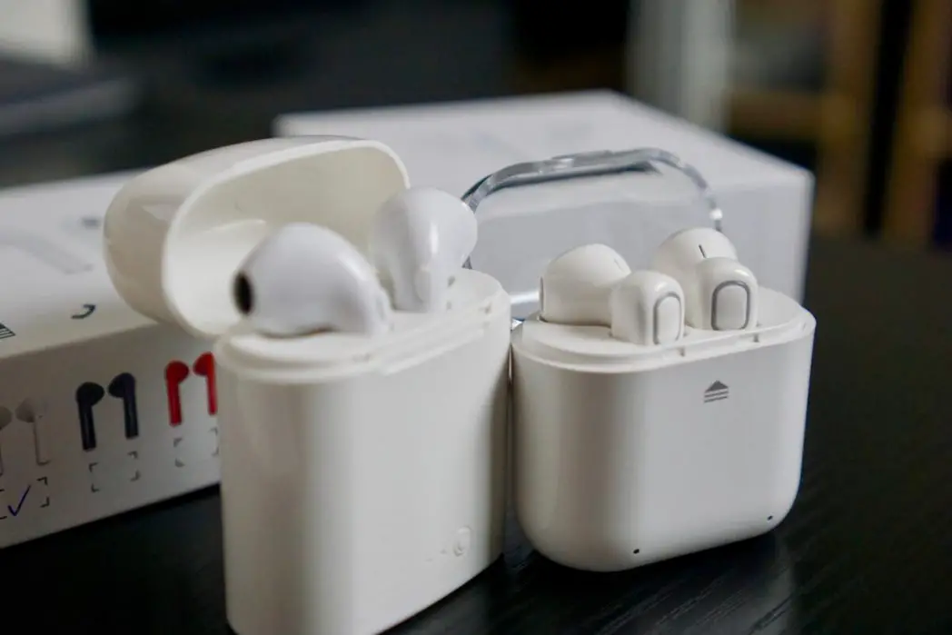 Fake Airpods, Deemed Dangerous by Journalists and Tech Experts