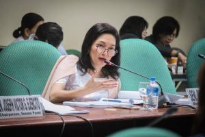 Hire Filipinos First, Called on by Hontiveros