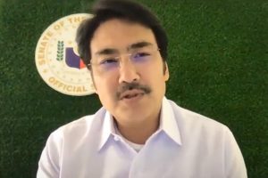 Senator Revilla to Give 1,000 Students Free Tablets for their Online Learning